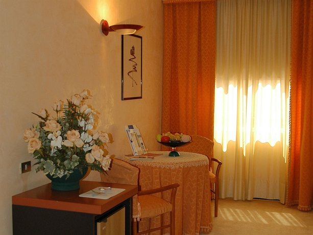 Imagen de la habitación del Hotel Gentile Da Fabriano. Foto 3