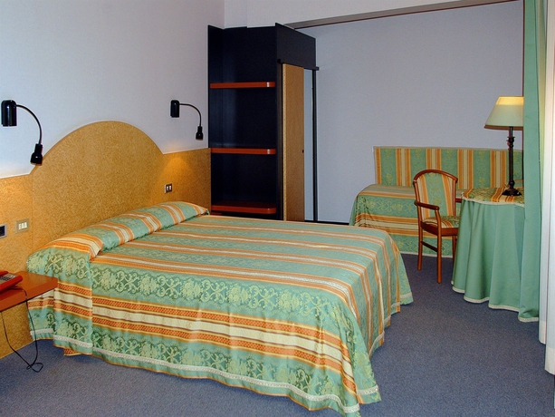 Imagen de la habitación del Hotel Gentile Da Fabriano. Foto 5