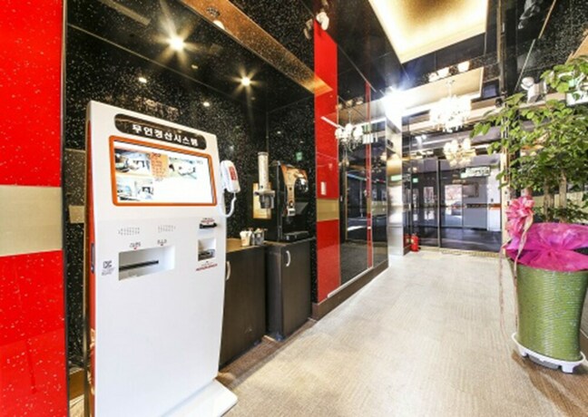 Imagen de los interiores del Hotel Gentleman. Foto 19