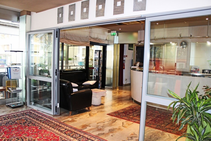 Imagen de los interiores del Hotel Genty. Foto 17