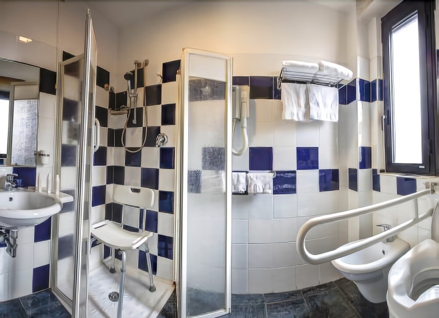 Imagen de la habitación del Hotel Genty. Foto 15