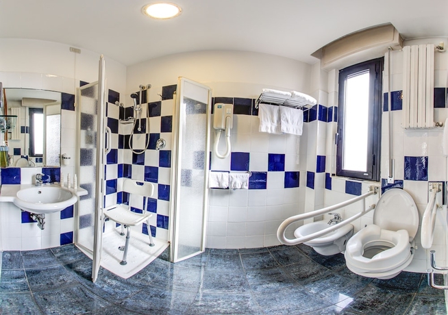 Imagen de la habitación del Hotel Genty. Foto 16