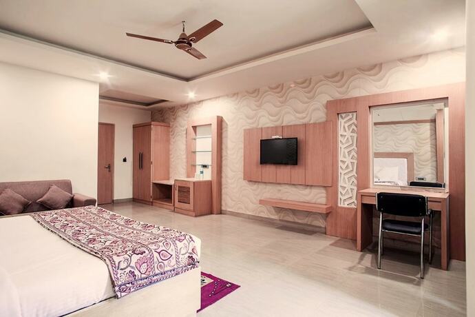 Imagen de la habitación del Hotel Genx Sundaram, Haldwani. Foto 7