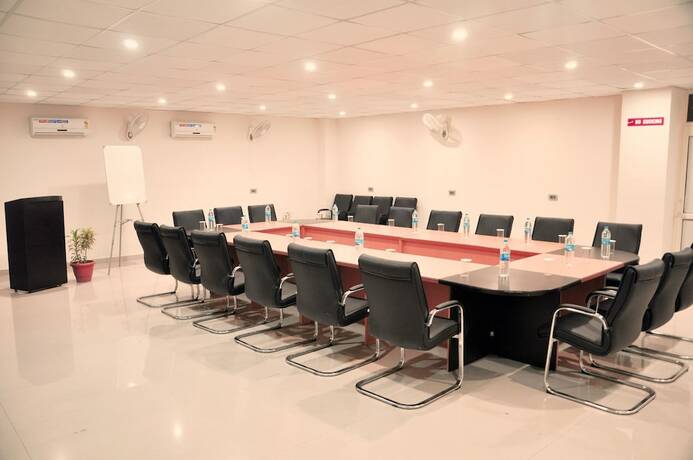 Imagen de los interiores del Hotel Genx Sundaram, Haldwani. Foto 15
