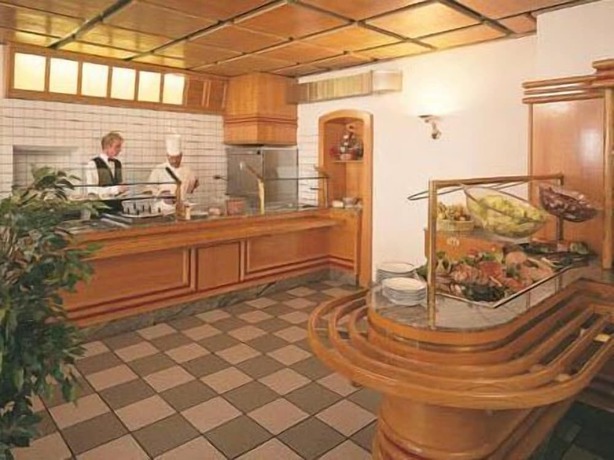 Imagen del bar/restaurante del Hotel Genziana, Bormio. Foto 5