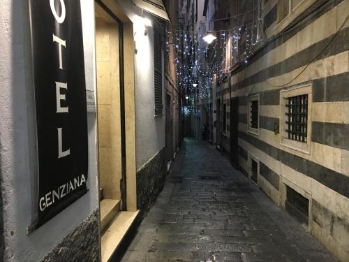 Imagen de los exteriores del Hotel Genziana, Génova. Foto 9