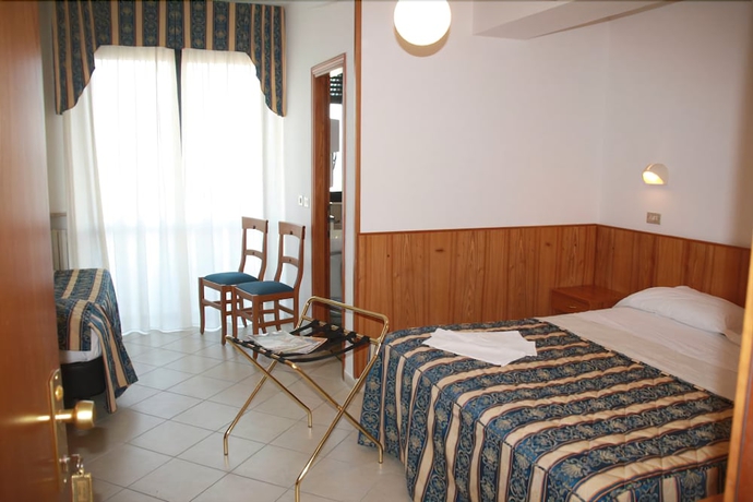 Imagen de la habitación del Hotel Genzianella, Cervia. Foto 3