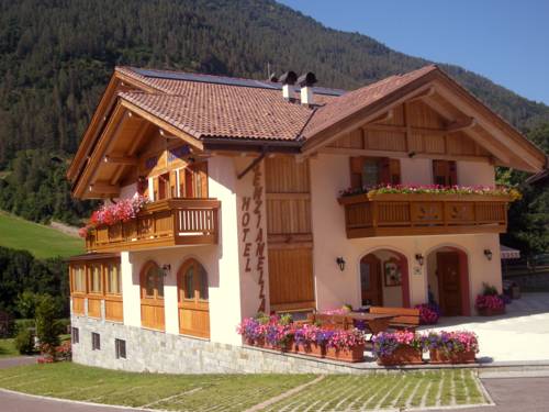 Imagen general del Hotel Genzianella, Commezzadura. Foto 1