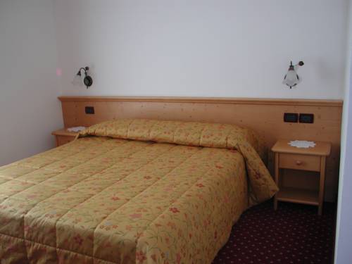 Imagen de la habitación del Hotel Genzianella, Commezzadura. Foto 3
