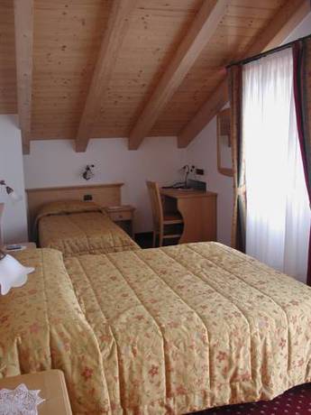 Imagen de la habitación del Hotel Genzianella, Commezzadura. Foto 5