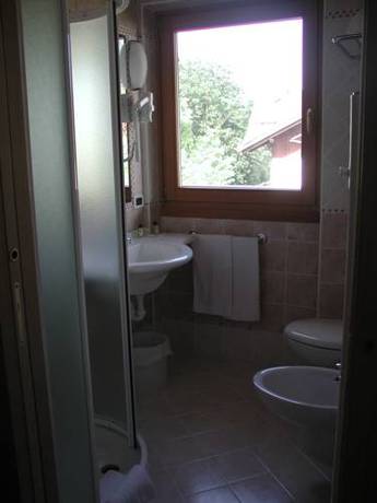 Imagen de la habitación del Hotel Genzianella, Commezzadura. Foto 7