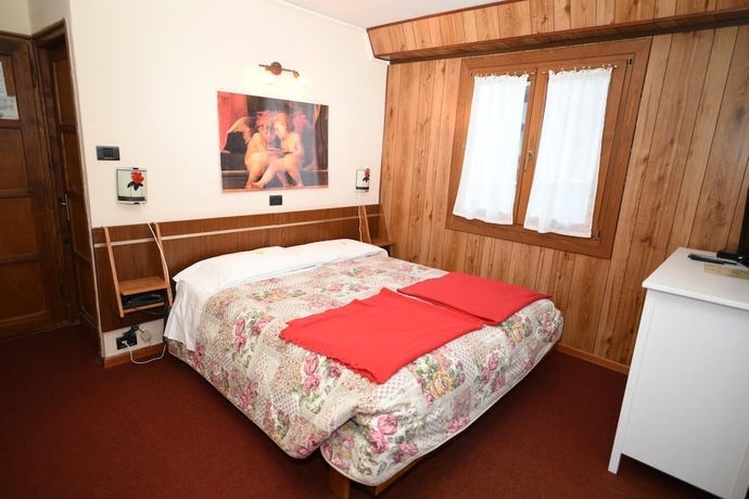 Imagen de la habitación del Hotel Genzianella, Saint Jacques. Foto 7