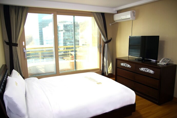 Imagen de la habitación del Hotel Geoje Ocean. Foto 17