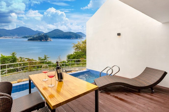 Imagen general del Hotel Geoje Star Marine Pool Villa Pension - V. Foto 1