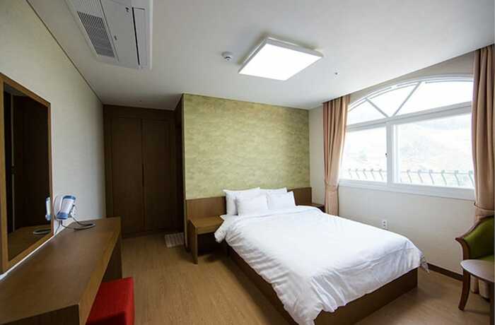 Imagen de la habitación del Hotel Geoje View Golf-tel. Foto 16