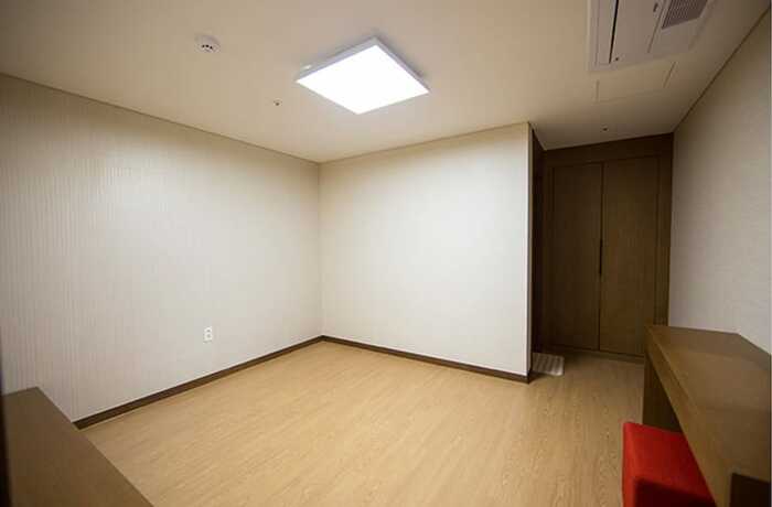 Imagen de la habitación del Hotel Geoje View Golf-tel. Foto 17