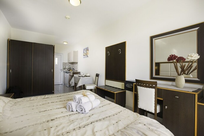 Imagen de la habitación del Hotel George Beach Studios. Foto 20