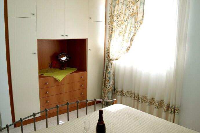 Imagen de la habitación del Hotel George Beach Studios. Foto 33