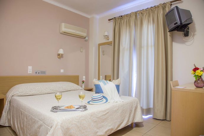 Imagen de la habitación del Hotel George, L&eacute;ucade. Foto 5