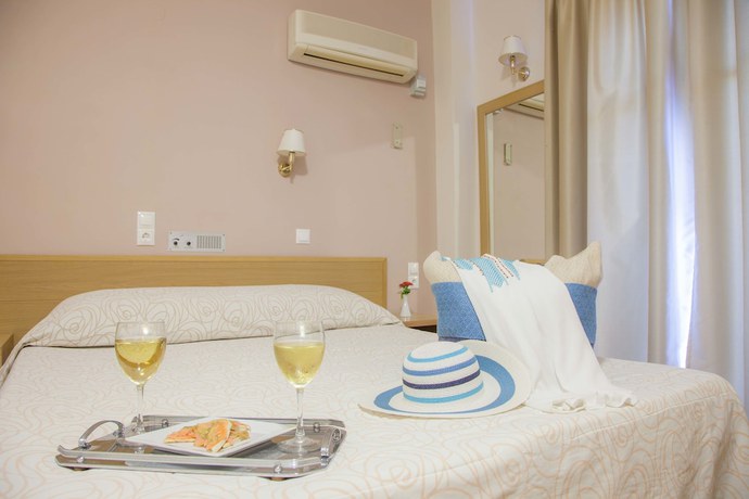 Imagen de la habitación del Hotel George, L&eacute;ucade. Foto 9