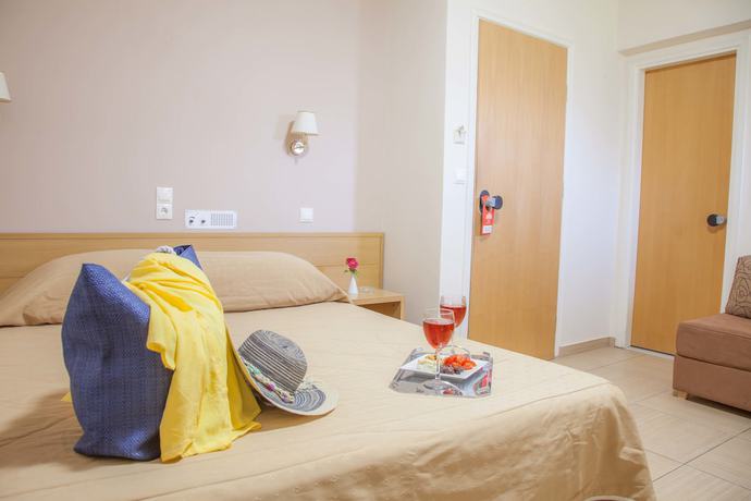 Imagen de la habitación del Hotel George, L&eacute;ucade. Foto 11