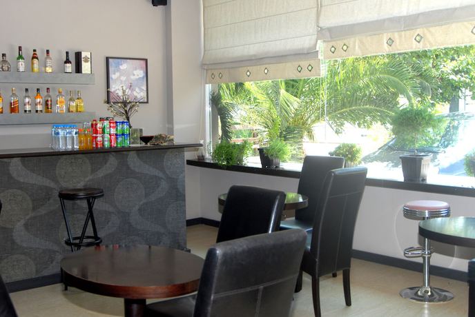 Imagen del bar/restaurante del Hotel George, Patras. Foto 2