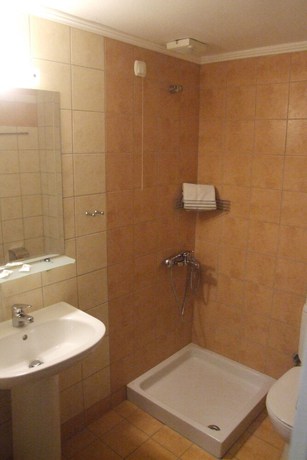Imagen de la habitación del Hotel George, Patras. Foto 8