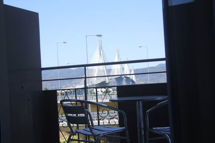 Imagen de la habitación del Hotel George, Patras. Foto 10