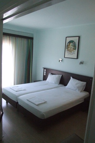 Imagen de la habitación del Hotel George, Patras. Foto 12