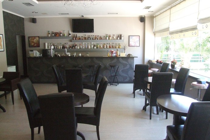 Imagen del bar/restaurante del Hotel George, Patras. Foto 3