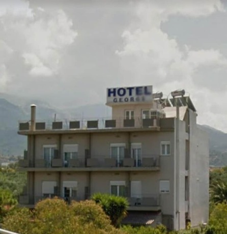 Imagen de los exteriores del Hotel George, Patras. Foto 18