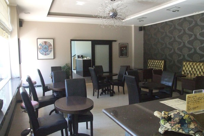 Imagen del bar/restaurante del Hotel George, Patras. Foto 5