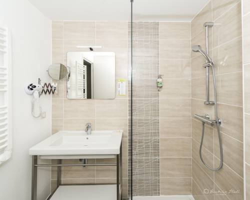 Imagen de la habitación del Hotel George Sand, La Seyne sur Mer. Foto 6