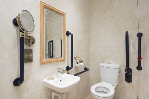 Imagen de la habitación del Hotel George Street. Foto 15