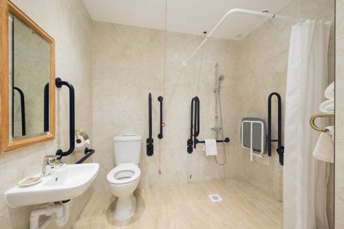 Imagen de la habitación del Hotel George Street. Foto 16