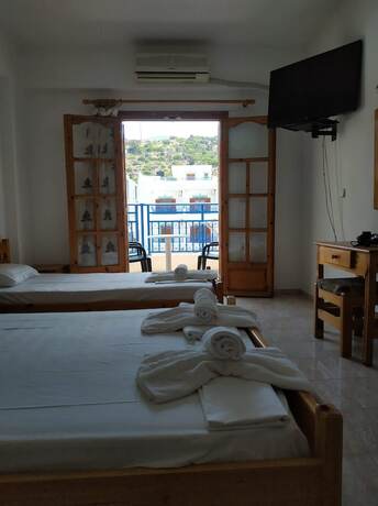 Imagen de la habitación del Hotel George Studios Stalida. Foto 13