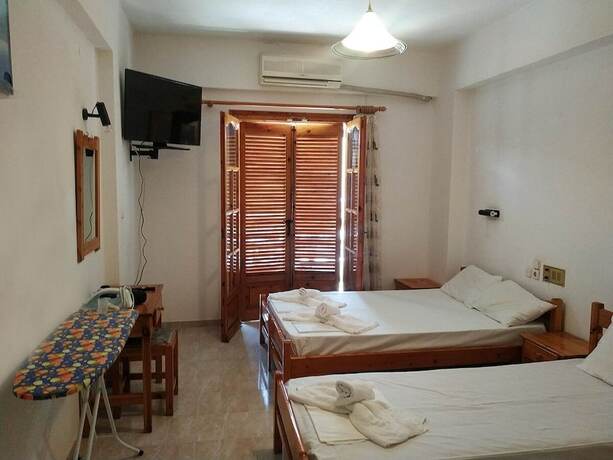 Imagen de la habitación del Hotel George Studios Stalida. Foto 17