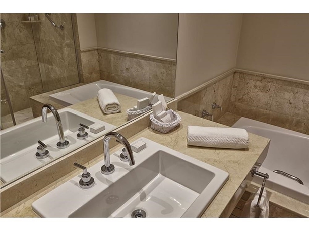 Imagen de la habitación del Hotel George V Casa Branca. Foto 9