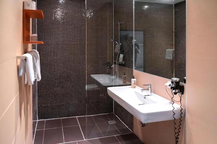 Imagen de la habitación del Hotel George Vienna. Foto 12