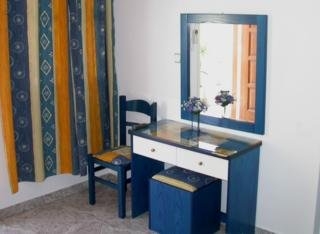 Imagen de la habitación del Hotel George & Christos. Foto 5