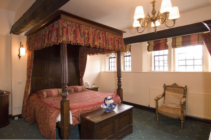 Imagen del bar/restaurante del Hotel George and Pilgrims. Foto 2