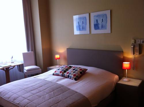 Imagen de la habitación del Hotel Georges. Foto 6