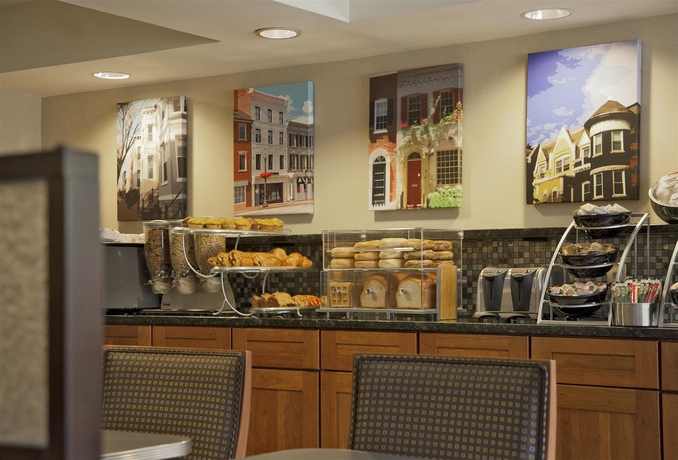 Imagen de los interiores del Hotel Georgetown Suites. Foto 15