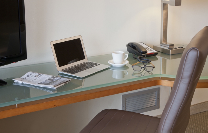 Imagen de la habitación del Hotel Georgetown Suites Harbour. Foto 7
