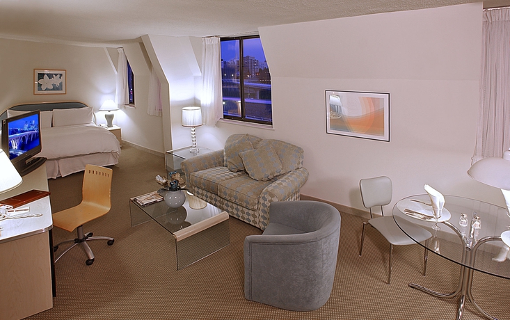 Imagen de la habitación del Hotel Georgetown Suites Harbour. Foto 11