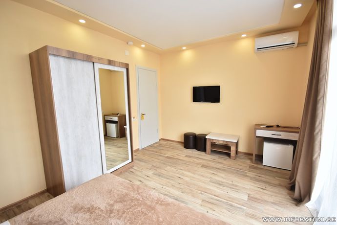 Imagen de la habitación del Hotel Georgia, Batumi. Foto 5