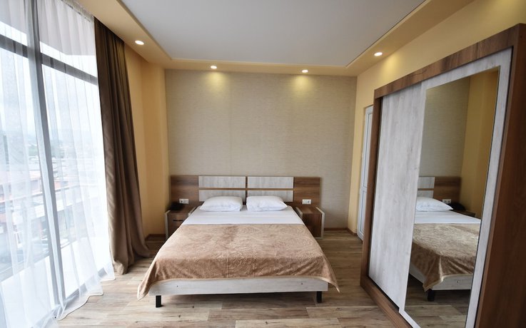 Imagen de la habitación del Hotel Georgia, Batumi. Foto 8