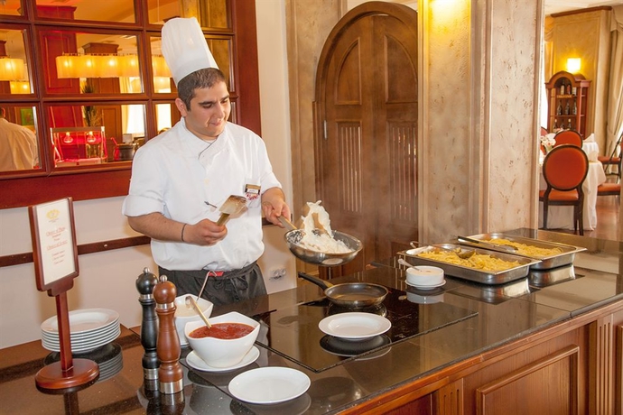 Imagen del bar/restaurante del Hotel Georgia Palace and Spa. Foto 5