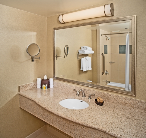 Imagen de la habitación del Hotel Georgia Tech and Conference Center. Foto 3