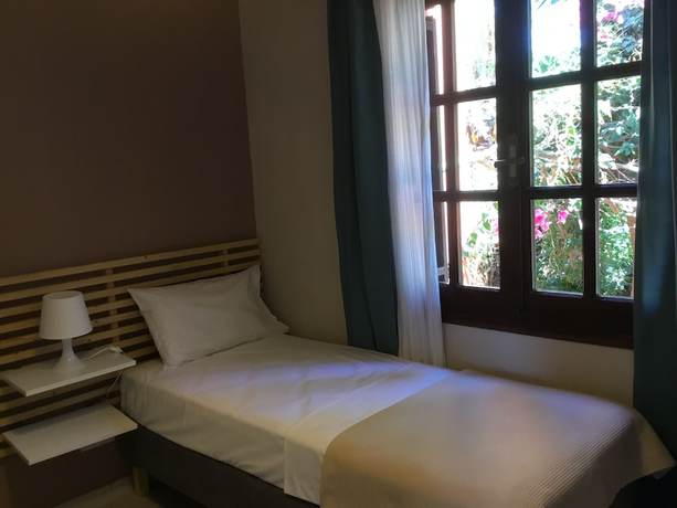Imagen de la habitación del Hotel Georgia Vicky. Foto 16